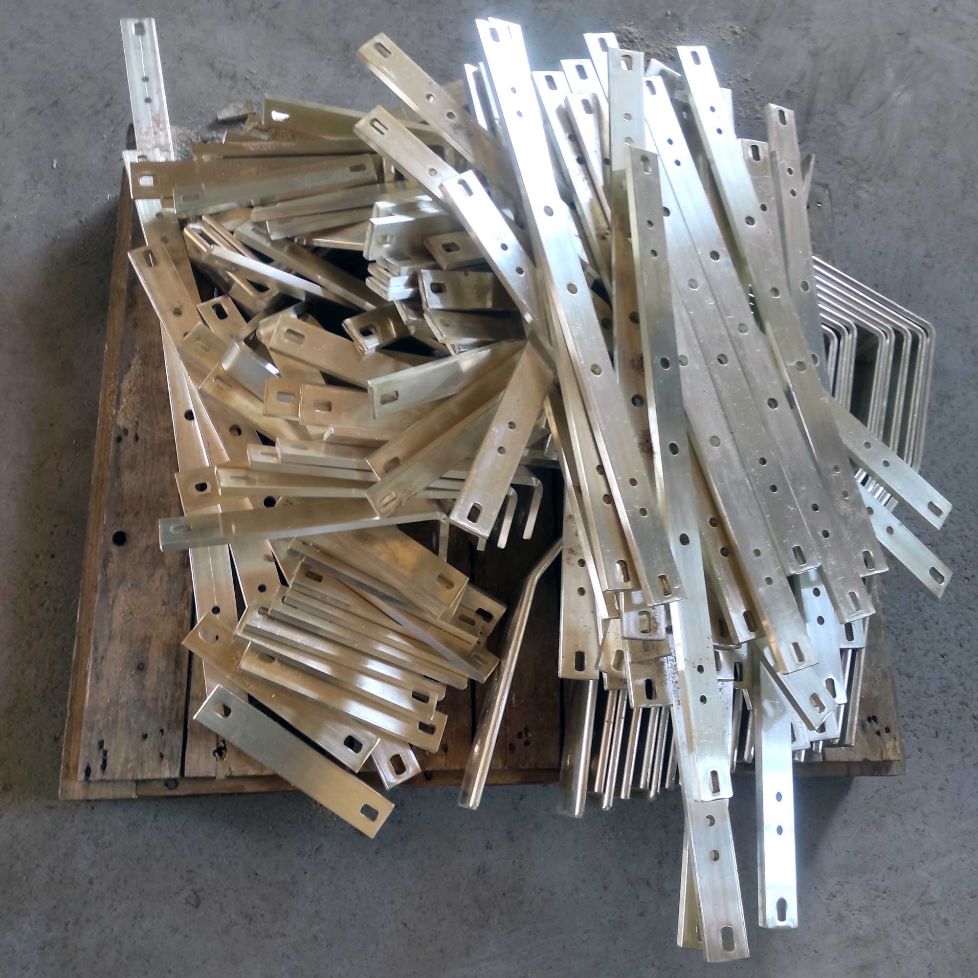نمونه قطعات صنعتی و برنجی